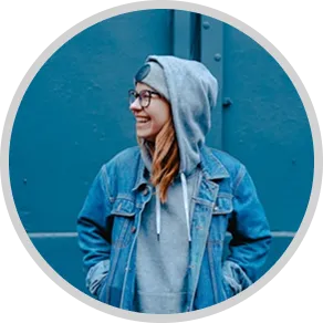 Natural Ice Cream Flavors in Barcelona Image of customers enjoying best ice cream in Barcelona at Topping Circus shop, authored by Topping Circus & featured by http://toppingcircus.com/