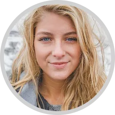 Premium Gelato Shop in Barcelona Image of handcrafted gelato and waffle dessert in Barcelona at Topping Circus, authored by Topping Circus & featured by http://toppingcircus.com/